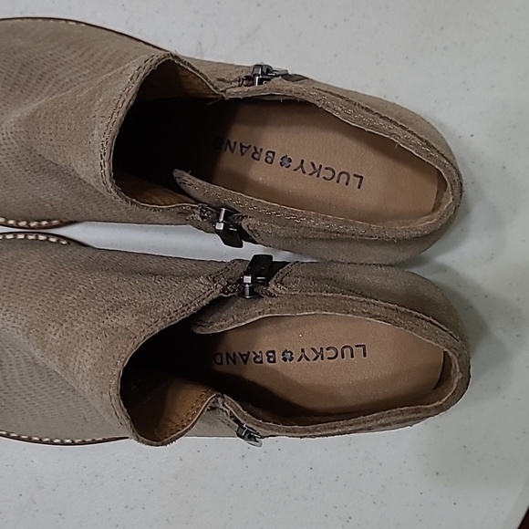 Lucky Brand women's textured suede ankle boots size 8.5 - Picture 6 of 9